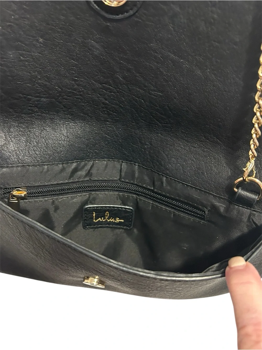NWOT Lulus A Stitch In Time Vegan Envelope Bag With Chain - Picture 6 of 6